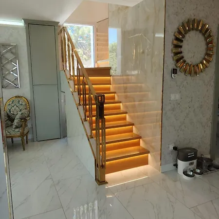 Angelina Villa